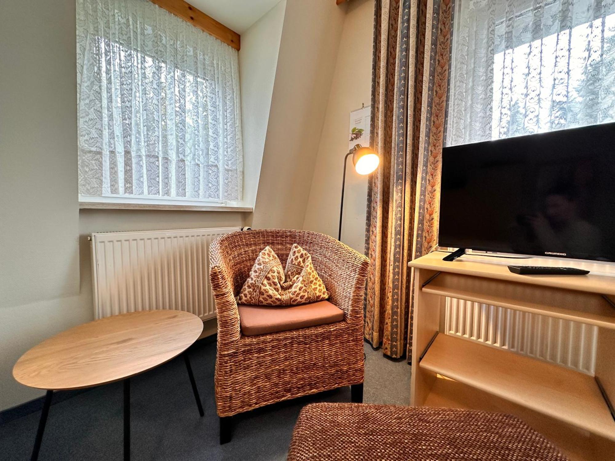 Pension Zum Loewen, Parkplatz, Fruehstueck, Wlan, Zentral Бад-Штебен Екстер'єр фото
