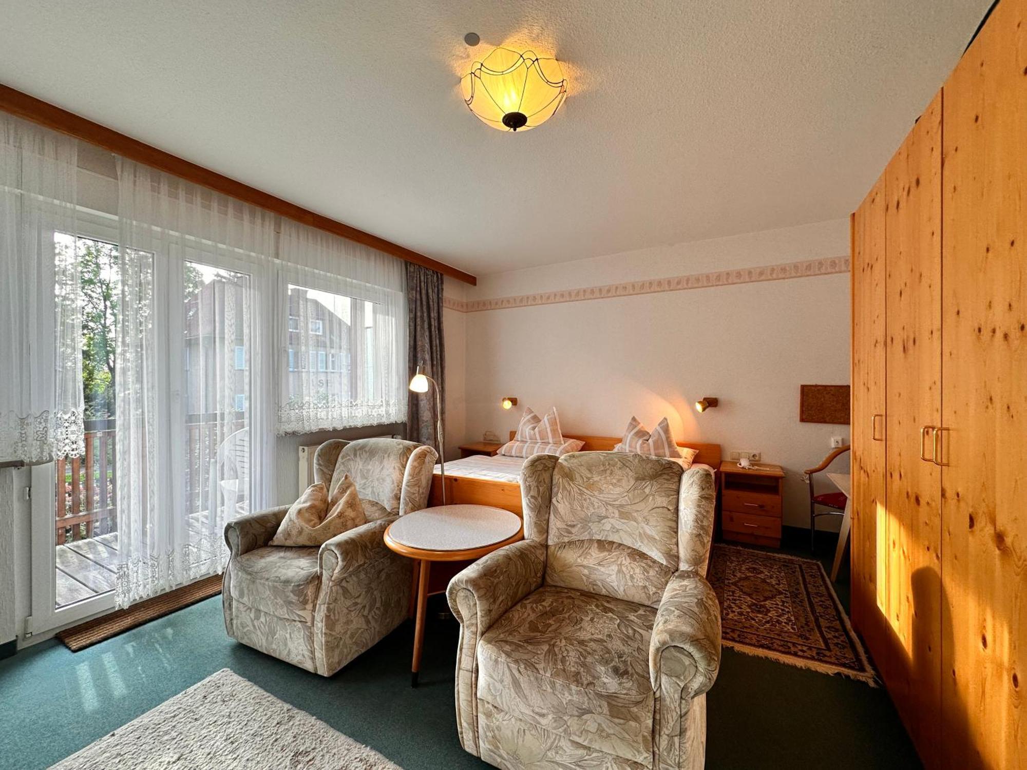Pension Zum Loewen, Parkplatz, Fruehstueck, Wlan, Zentral Бад-Штебен Екстер'єр фото