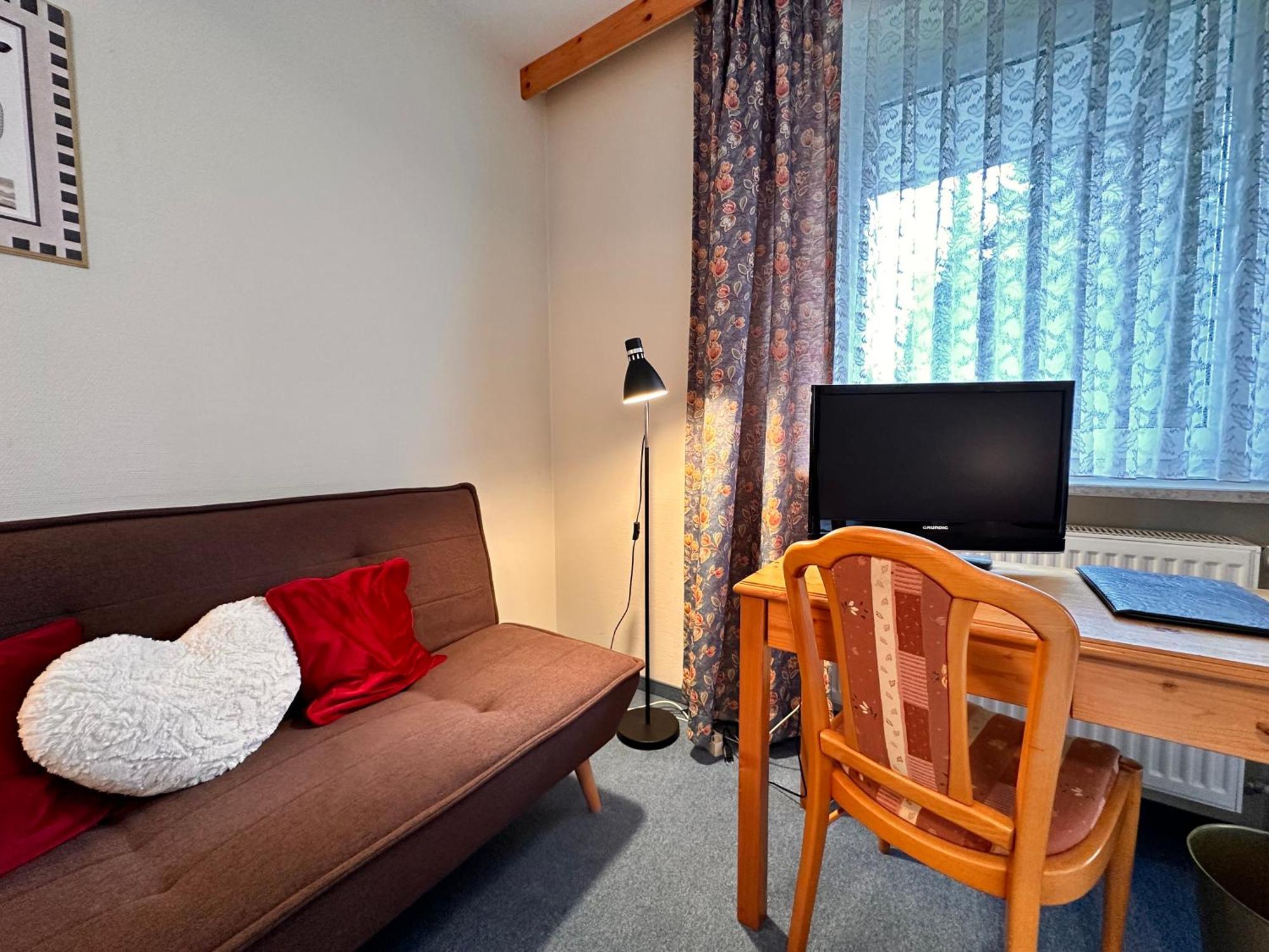 Pension Zum Loewen, Parkplatz, Fruehstueck, Wlan, Zentral Бад-Штебен Екстер'єр фото