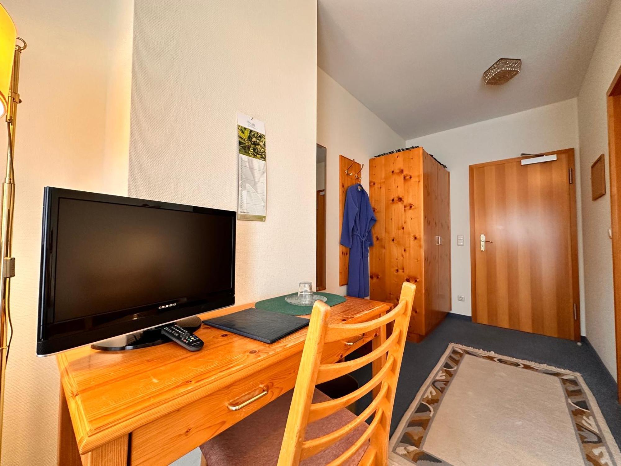 Pension Zum Loewen, Parkplatz, Fruehstueck, Wlan, Zentral Бад-Штебен Екстер'єр фото