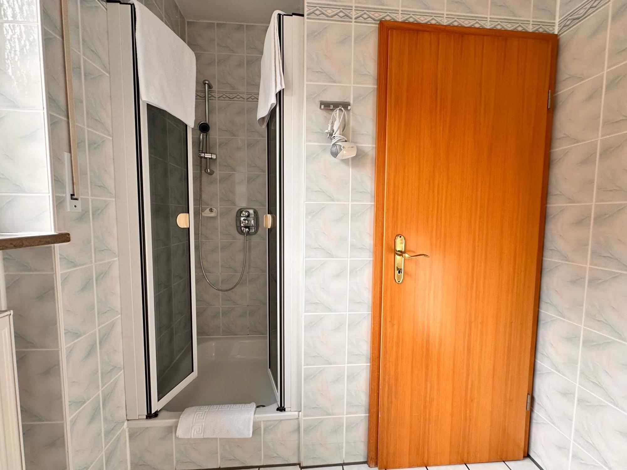 Pension Zum Loewen, Parkplatz, Fruehstueck, Wlan, Zentral Бад-Штебен Екстер'єр фото