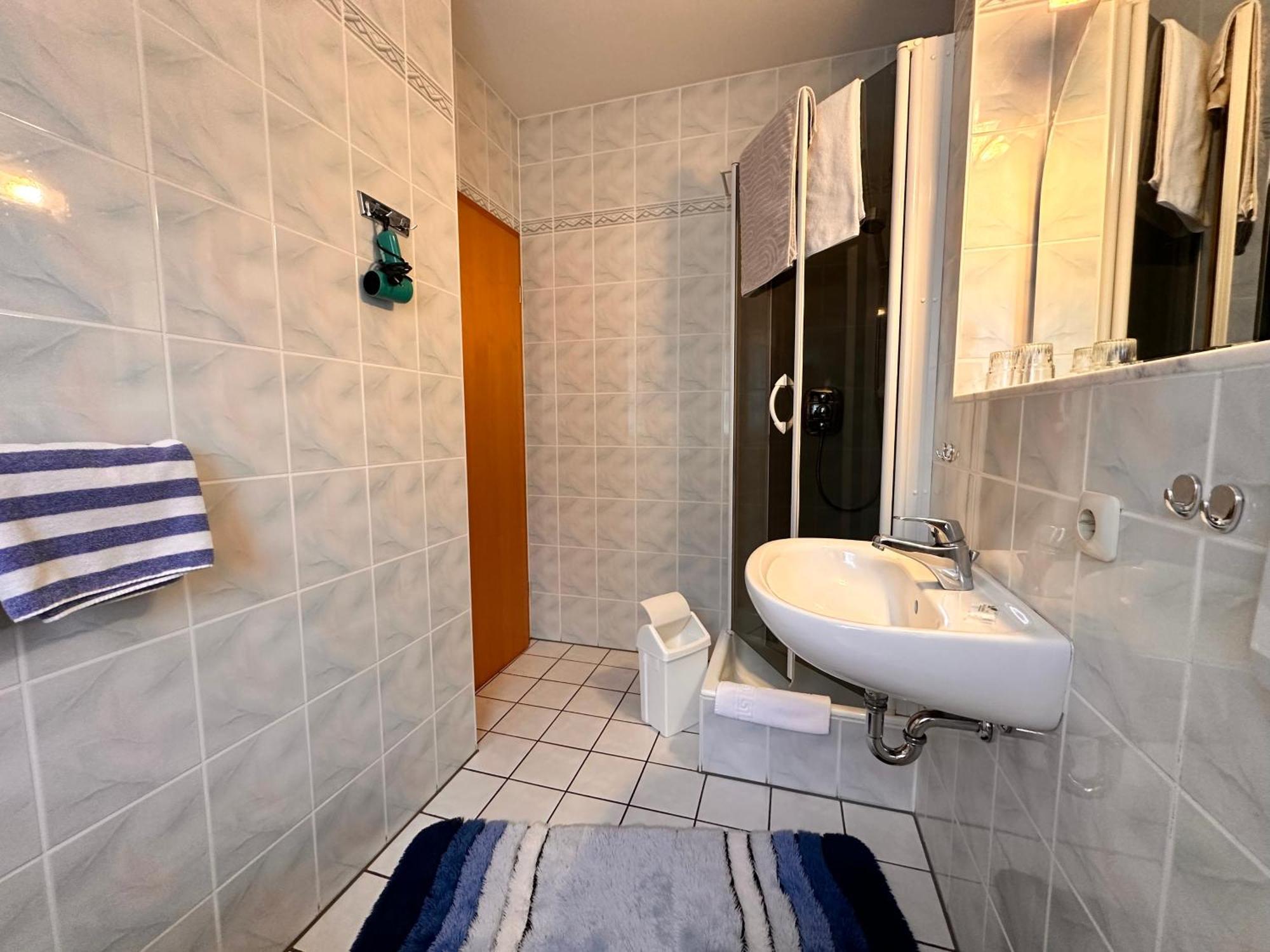 Pension Zum Loewen, Parkplatz, Fruehstueck, Wlan, Zentral Бад-Штебен Екстер'єр фото